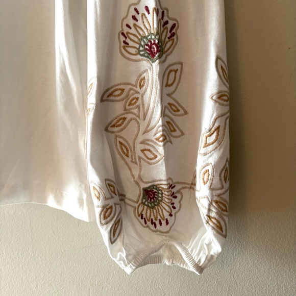 Mexx Cream long sleeve shirt with Floral Embroidery, NWT, Size Small - Picture 5 of 11